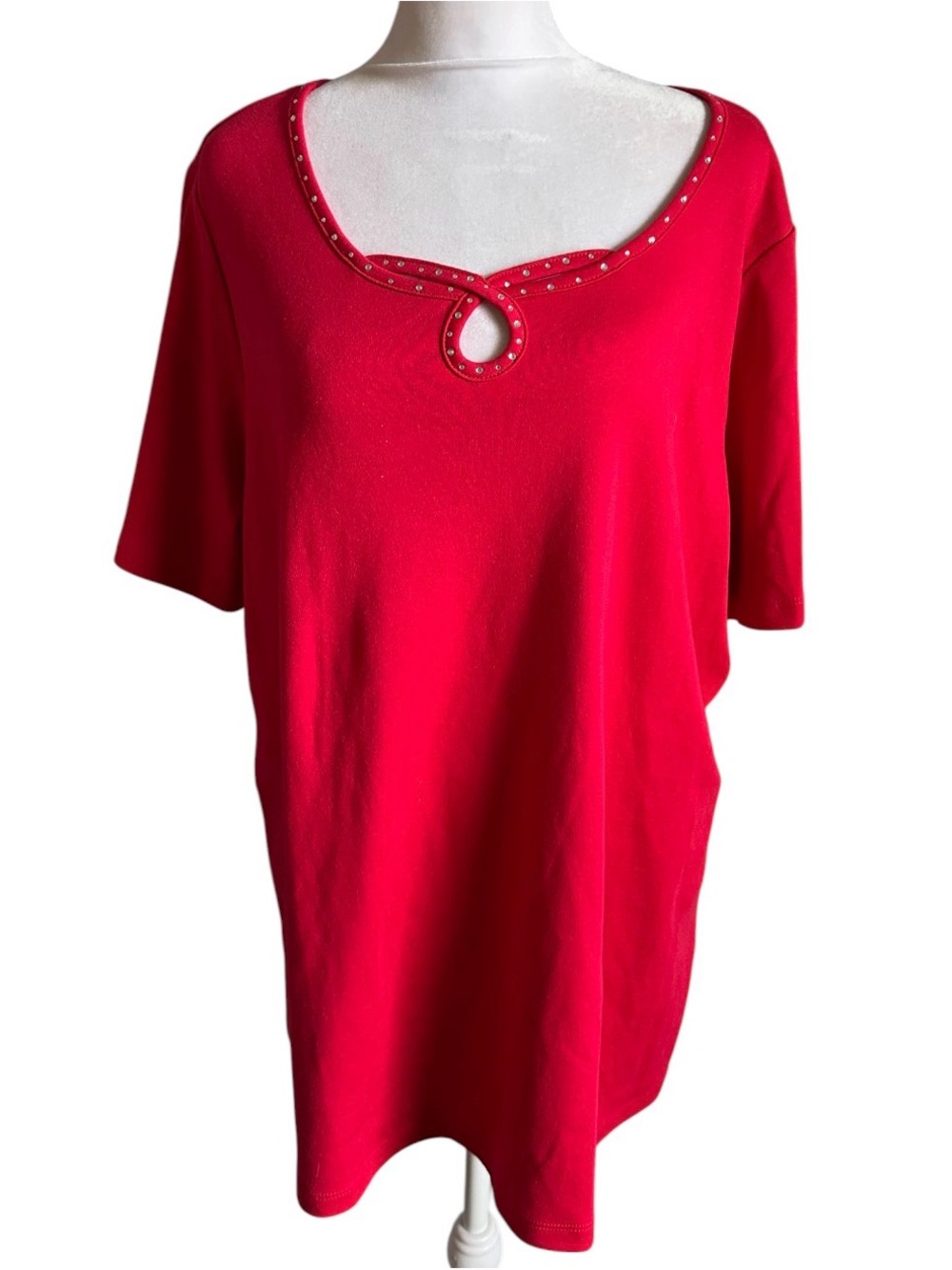 Quacker Factory Red Short Sleeve Tee with Keyhole and Studs